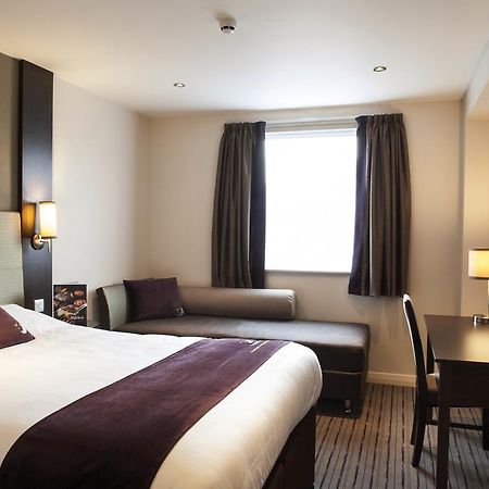 Premier Inn London Heathrow M4/J4 Ґіллінґдон Екстер'єр фото