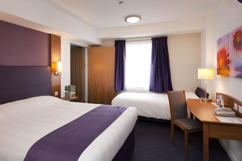 Premier Inn London Heathrow M4/J4 Ґіллінґдон Екстер'єр фото