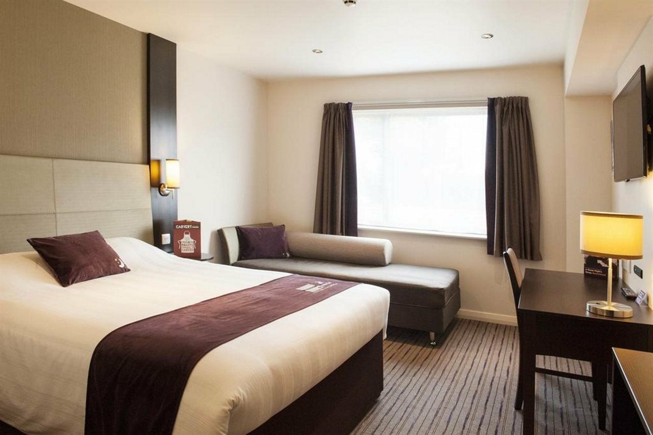 Premier Inn London Heathrow M4/J4 Ґіллінґдон Екстер'єр фото