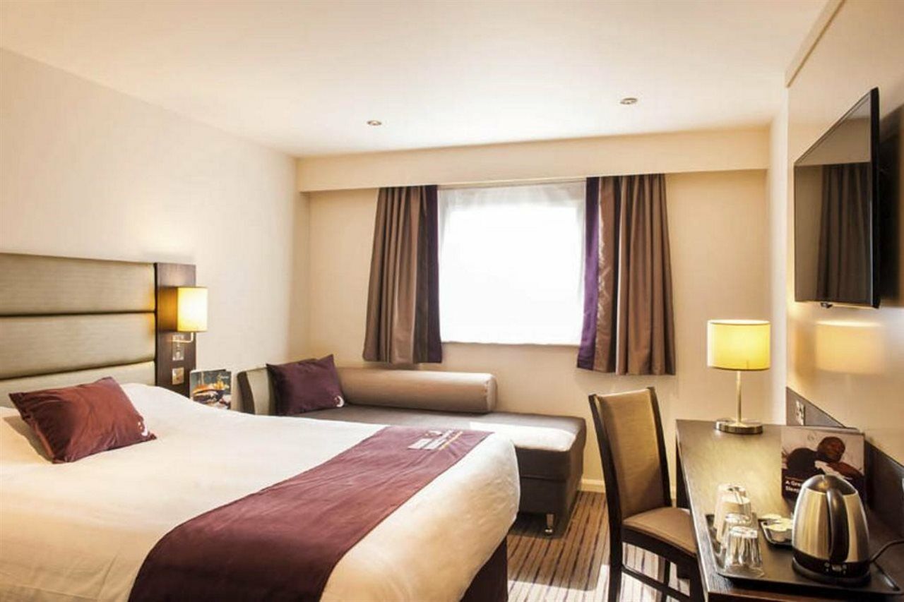 Premier Inn London Heathrow M4/J4 Ґіллінґдон Екстер'єр фото