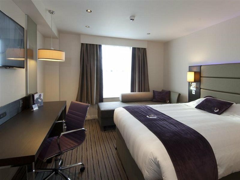 Premier Inn London Heathrow M4/J4 Ґіллінґдон Екстер'єр фото